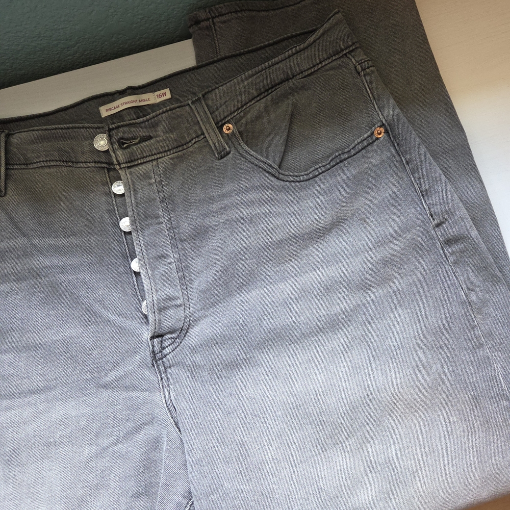 Levi's Women's High Rise Gray Jeans - Picture 4 of 12